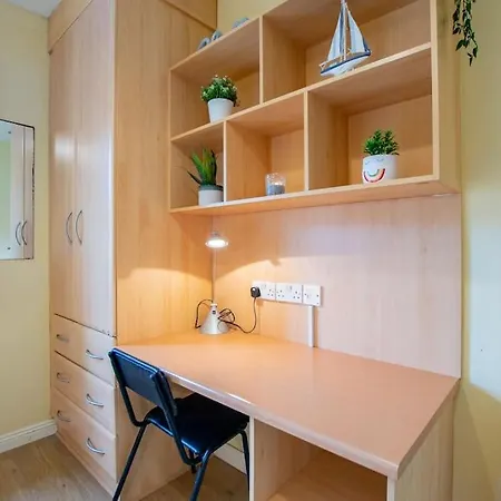 펜션 72 - Spacious Townhouse With Parking By Shortstays