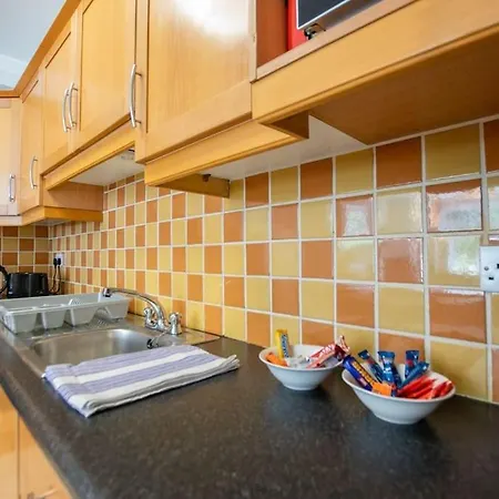 펜션 72 - Spacious Townhouse With Parking By Shortstays