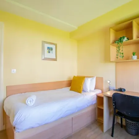 펜션 72 - Spacious Townhouse With Parking By Shortstays 골웨이