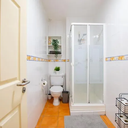72 - Spacious Townhouse With Parking By Shortstays 골웨이